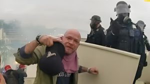 Indultado por Trump en el caso del Capitolio es arrestado por Abuso sexual Infantil en Florida